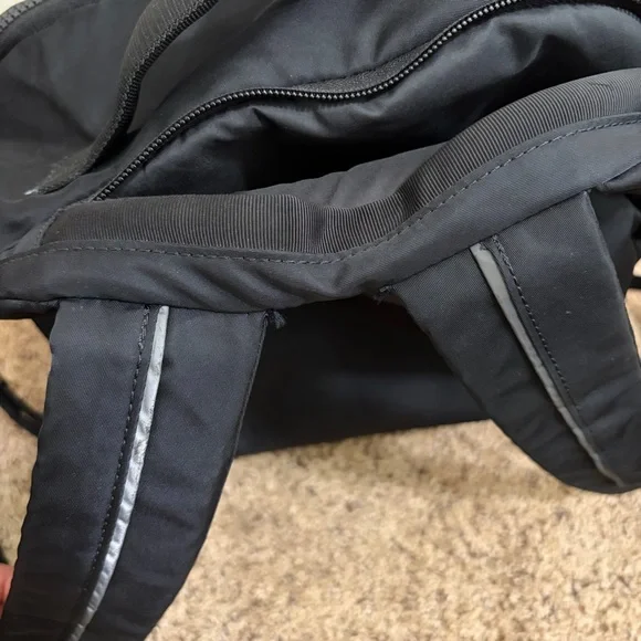 Lululemon City Adventurer Backpack 17L Black - Picture 15 of 16